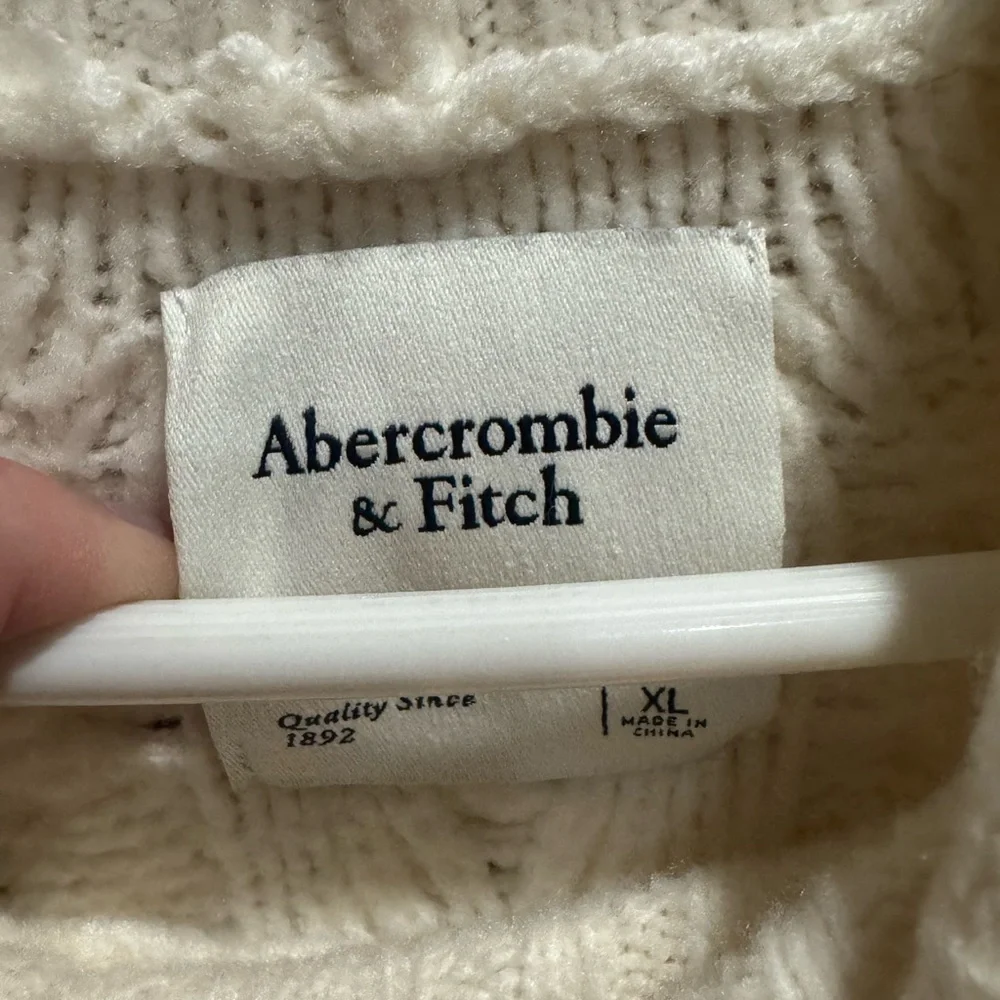 Abercrombie & Fitch Cable Knit Turtleneck Sweater - White - Picture 3 of 6
